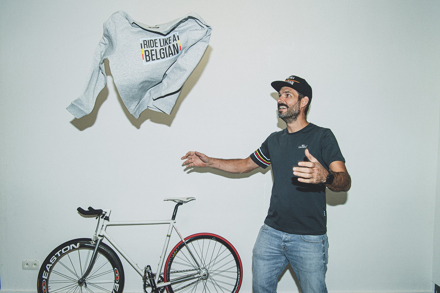 The Vandal Sweatshirts Ride Like A Belgian - Grå