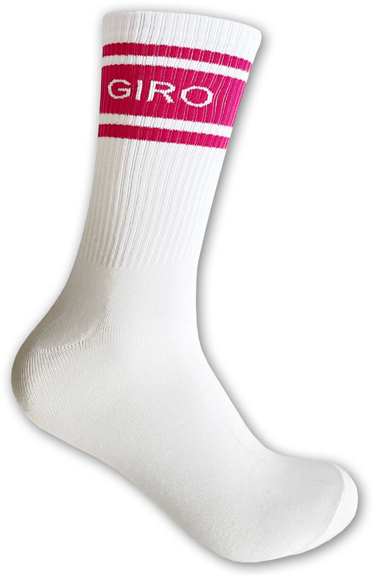 Sokicon Races Collection - Giro sokker, inspireret af det prestigefyldte Giro d'Italia cykelløb. Perfekte til cykelfans, der ønsker at vise deres passion for Giro d'Italia med stil. Disse sokker kombinerer komfort, holdbarhed og performance, hvilket gør dem ideelle til både cykelsport og hverdagsbrug. Få et skridt tættere på det legendariske cykelløb med Sokicon's Giro inspirerede sokker.